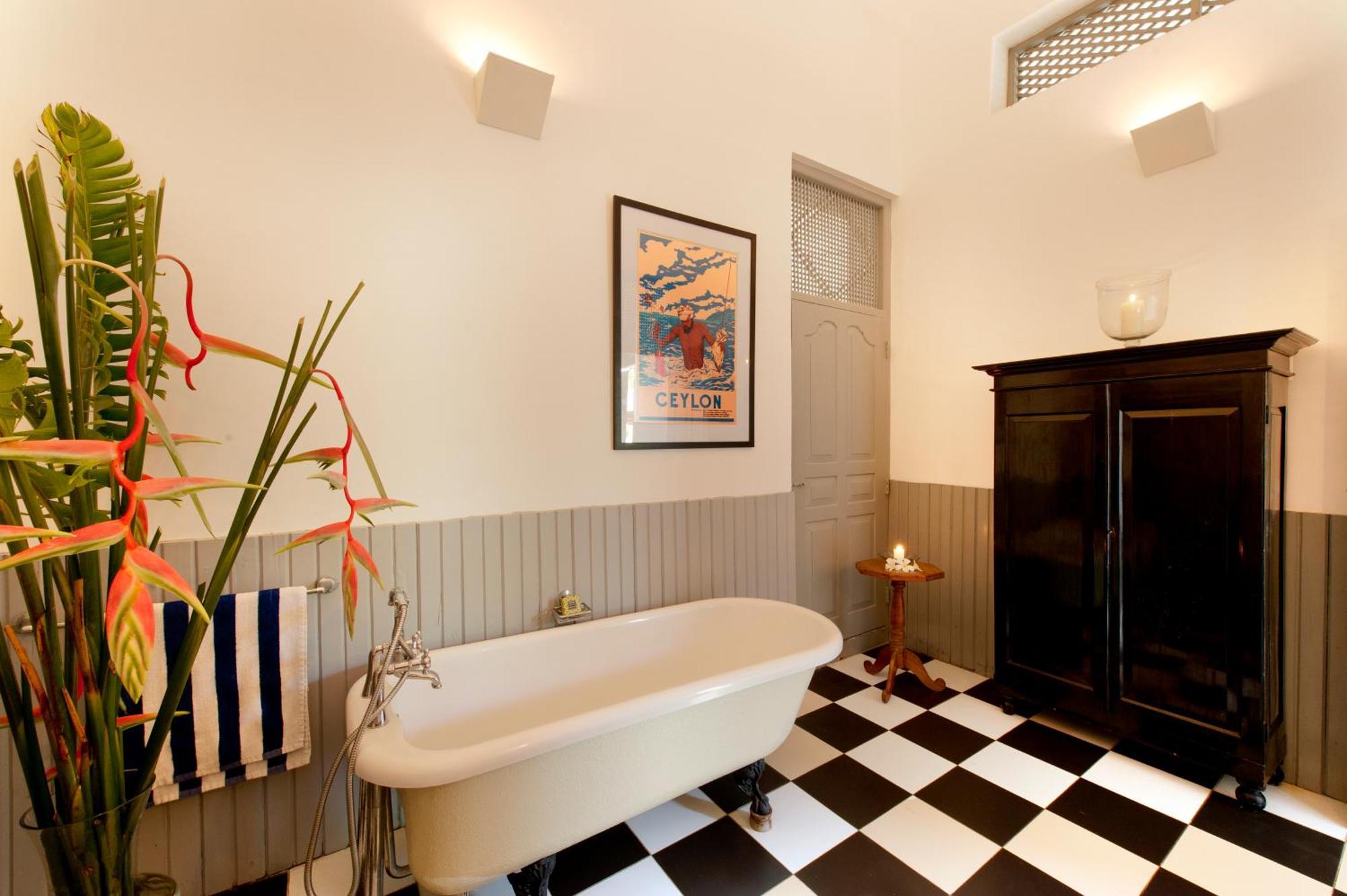 A 03 Bedroom Villa In Galle Fort With Roof Terrace & Pool Eksteriør billede