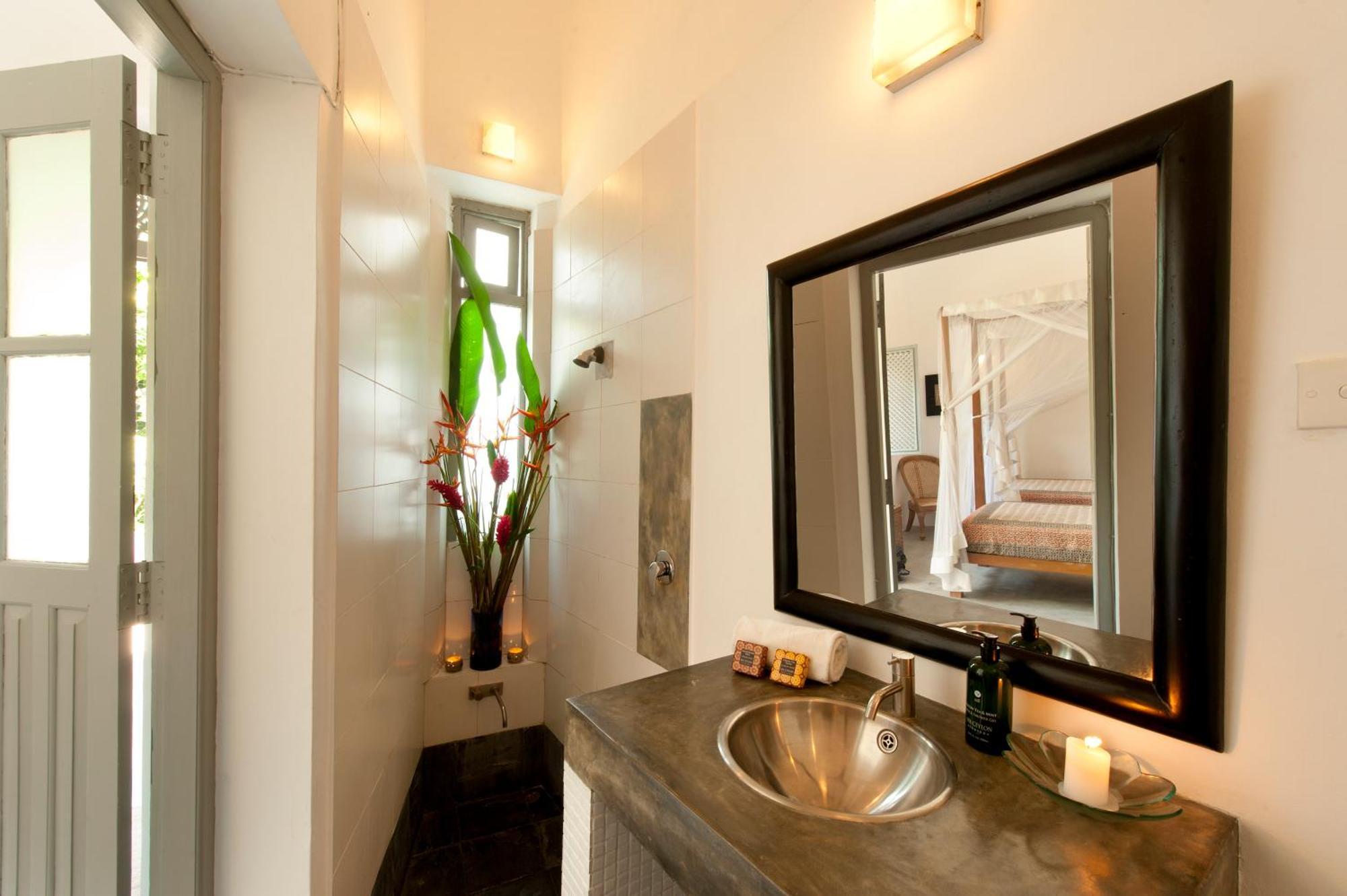 A 03 Bedroom Villa In Galle Fort With Roof Terrace & Pool Eksteriør billede